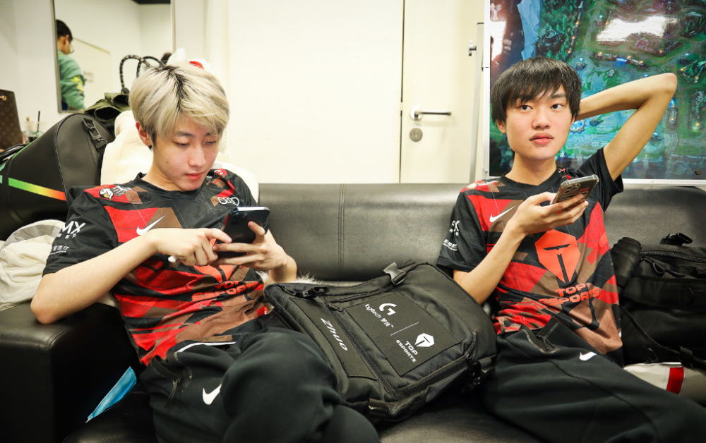 包含Ning与30激战日本队分钟，险胜胜负难料！，JackeyLove焦点对战全场沸腾不已的词条