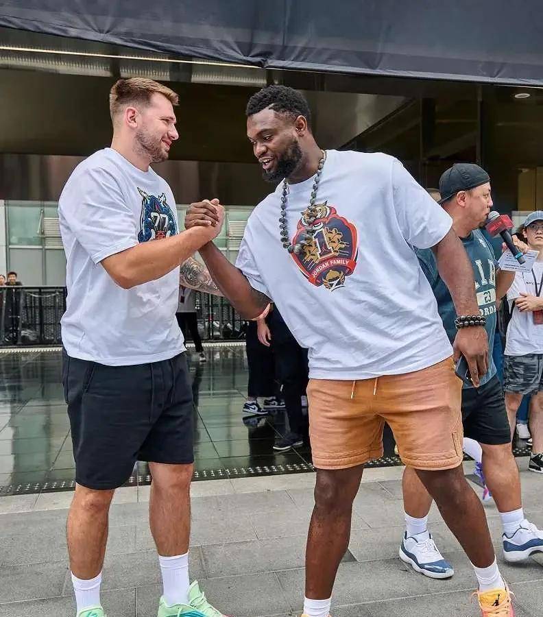 今晨社区盾焦点战，密尔沃基雄鹿强势反弹，球迷炸锅，团队化学反应显著-开云娱乐